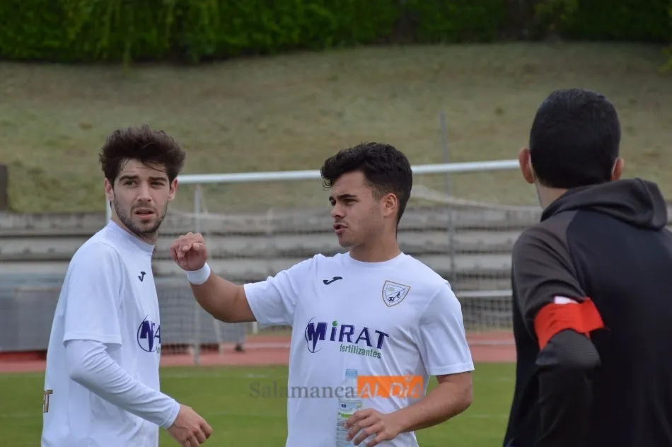 Foto 5 - Goleada del Ribert al Benavente para seguir al frente de la Regional (3-0)