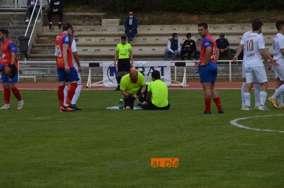 Foto 3 - Goleada del Ribert al Benavente para seguir al frente de la Regional (3-0)