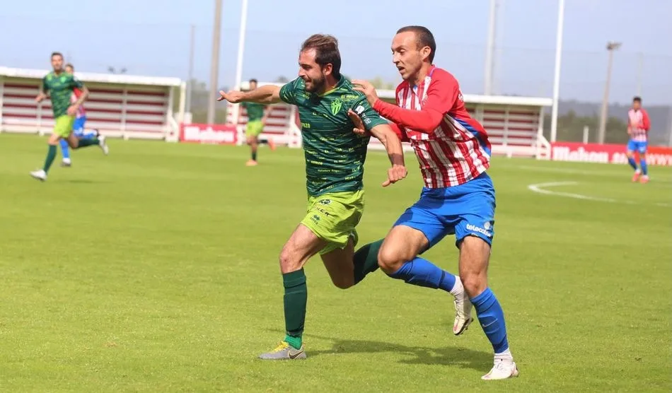 Foto 2 - El CD Guijuelo se estrella contra un enchufado Real Sporting (3-1)