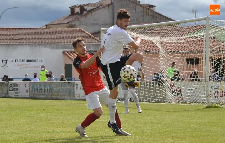 Solvente victoria del Ciudad Rodrigo ante el Béjar para seguir al acecho del Ribert  