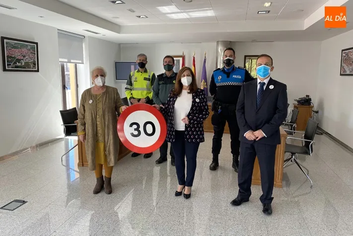Foto 2 - La subdelegada defiende en Pe&ntilde;aranda la creaci&oacute;n de &ldquo;ciudades m&aacute;s amables en convivencia&rdquo; a...
