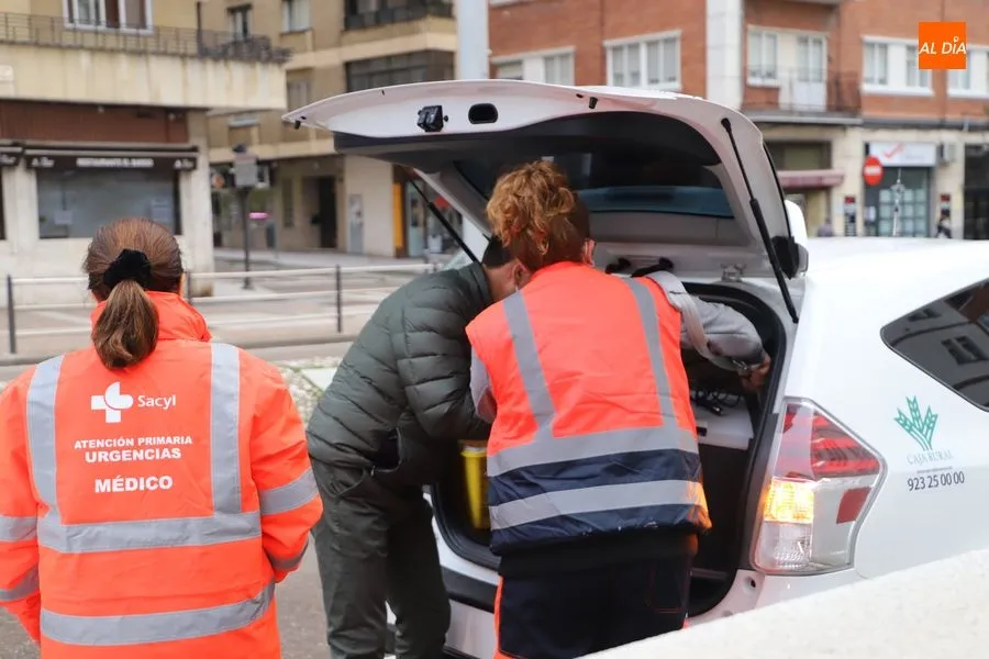 Sanitarias salmantinas reciben uno de los lotes de vacunas. Foto de archivo