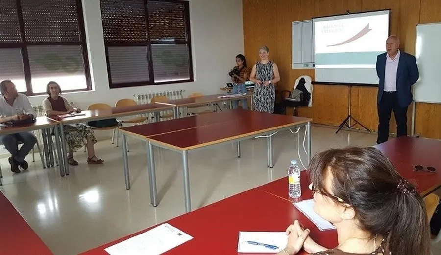 Foto de archivo de un curso de formación anterior a la pandemia