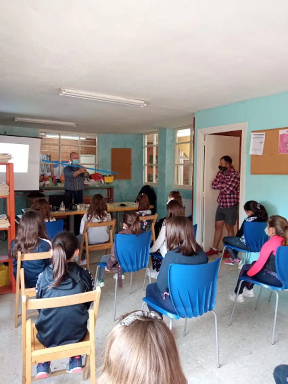 Foto 2 - Divertido y did&aacute;ctico taller de ciencia para ni&ntilde;os en Terradillos