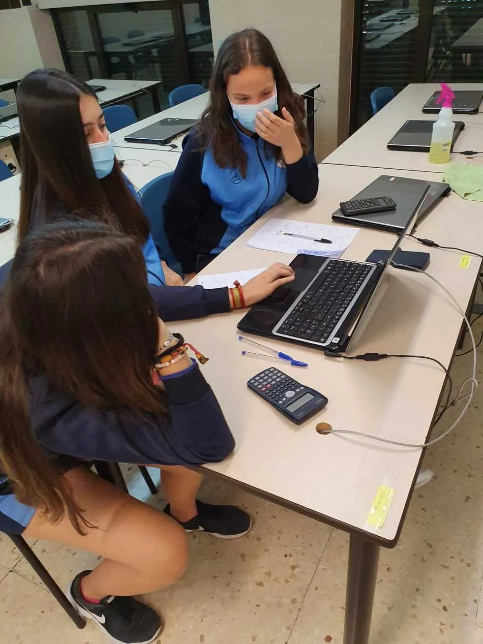 Foto 4 - Alumnos del Colegio San Juan Bosco participan en la Olimpiada Cient&iacute;fica Juvenil&nbsp;