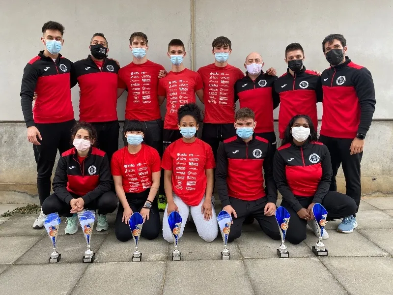 Los judokas, con sus trofeos