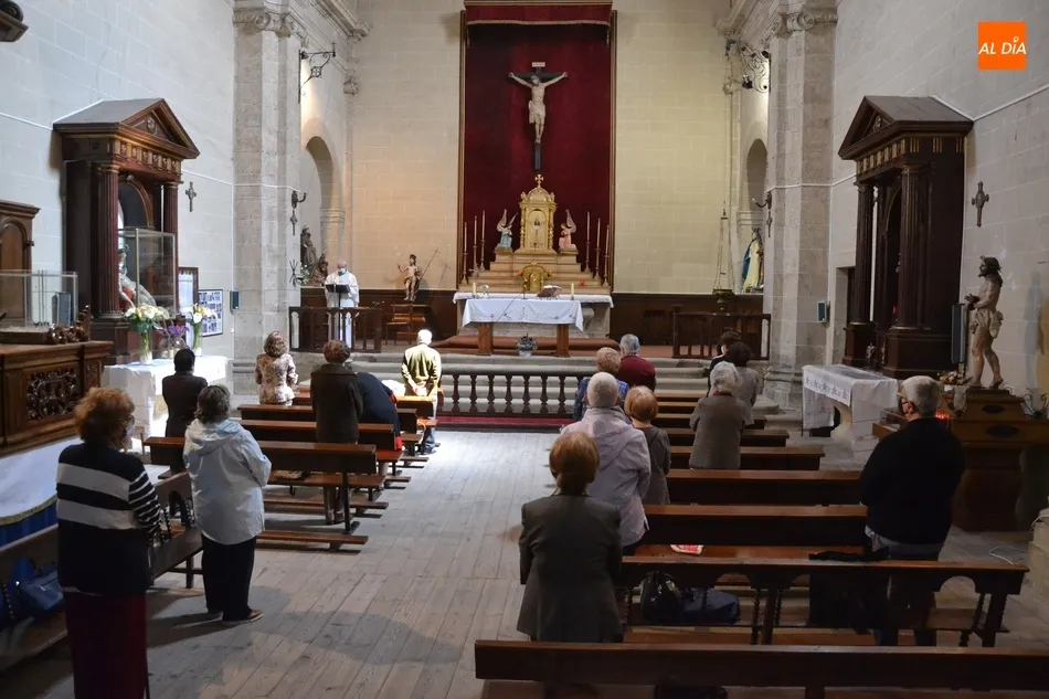 Foto 2 - Unos 25 fieles asisten al reinicio de las misas en la Iglesia de la Venerable Orden Tercera  