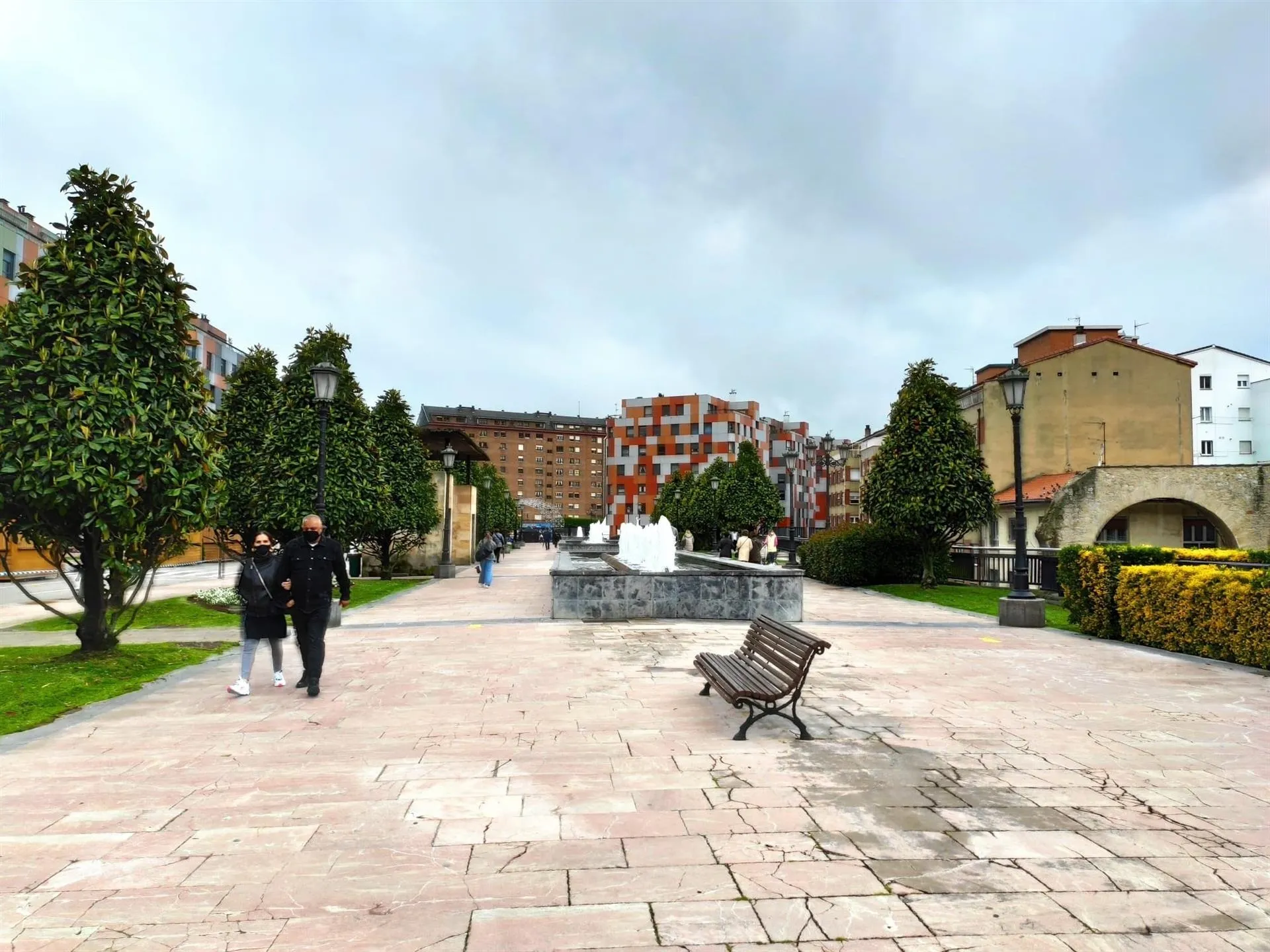 Sanidad notifica 3.988 casos, la cifra más baja desde agosto, y 70 muertes, mientras la incidencia ...