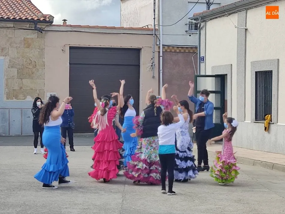 Foto 2 - Flamenco y sevillanas al estilo cantalpin&eacute;s  