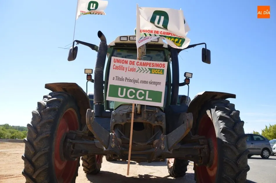 Foto 10 - Una tractorada recorre las calles de Salamanca para pedir un &ldquo;reparto justo de las ayudas...