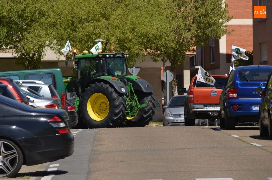 Foto 3 - Una tractorada recorre las calles de Salamanca para pedir un &ldquo;reparto justo de las ayudas...