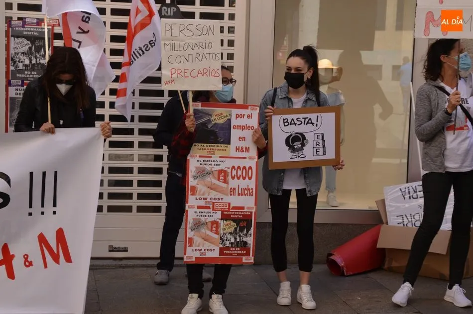 Foto 3 - Siguen las protestas de las trabajadoras de H&M por el despido colectivo en Salamanca