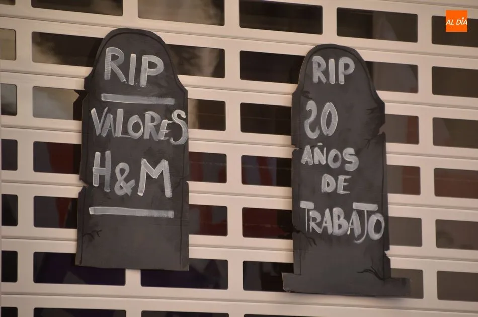 Foto 2 - Siguen las protestas de las trabajadoras de H&M por el despido colectivo en Salamanca
