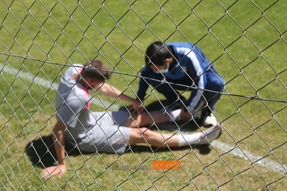 Foto 4 - Rafa Due&ntilde;as intenta acallar las cr&iacute;ticas con una foto con Escobar en el entrenamiento del...