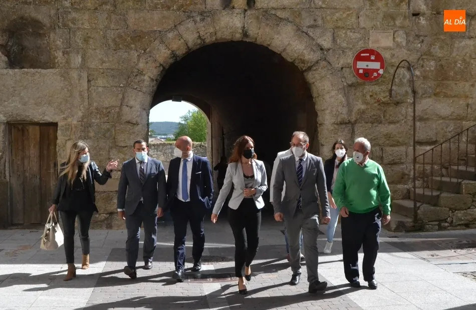 La consejera de Empleo e Industria anuncia en Miróbriga la ampliación de los programas mixtos  