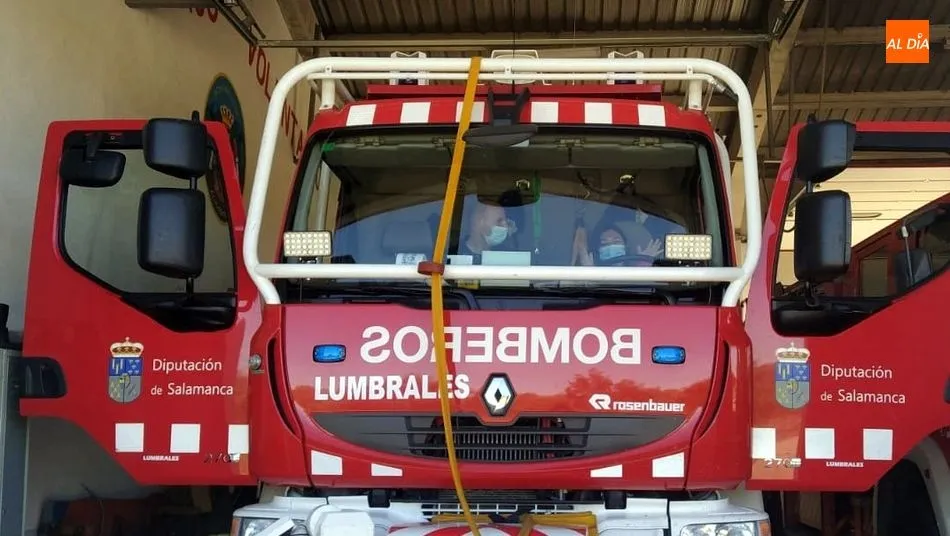 Foto 6 - J&oacute;venes de Asprodes de Vitigudino conocen el Parque de Bomberos de Lumbrales