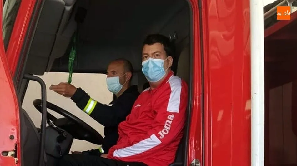 Foto 5 - J&oacute;venes de Asprodes de Vitigudino conocen el Parque de Bomberos de Lumbrales