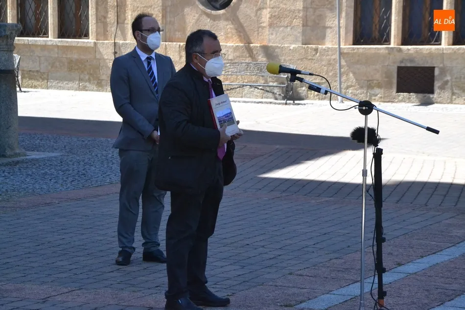 Foto 6 - Presentado el libro en defensa de la Di&oacute;cesis con duras cr&iacute;ticas al Administrador Apost&oacute;lico  