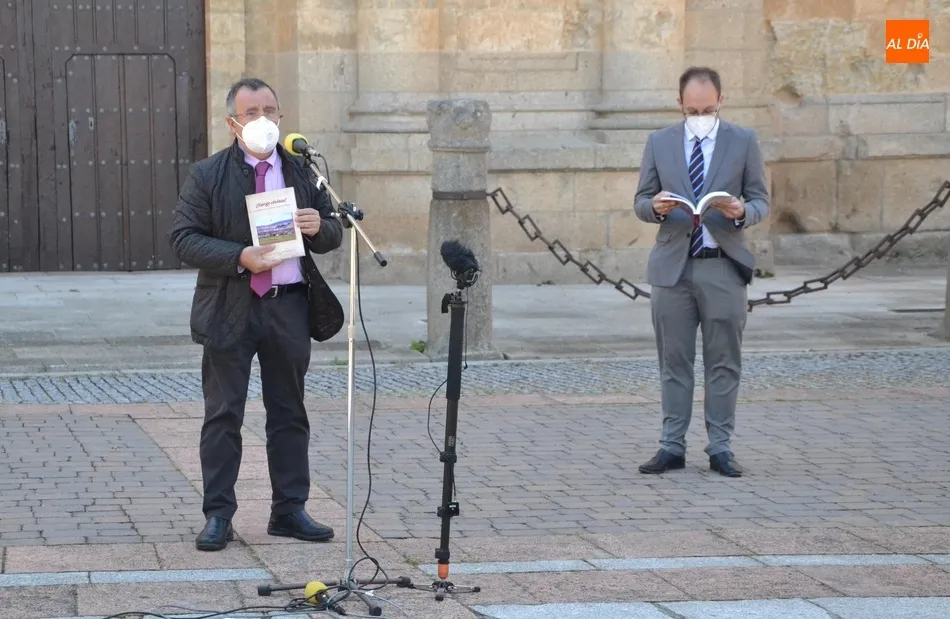 Presentado el libro en defensa de la Diócesis con duras críticas al Administrador Apostólico  