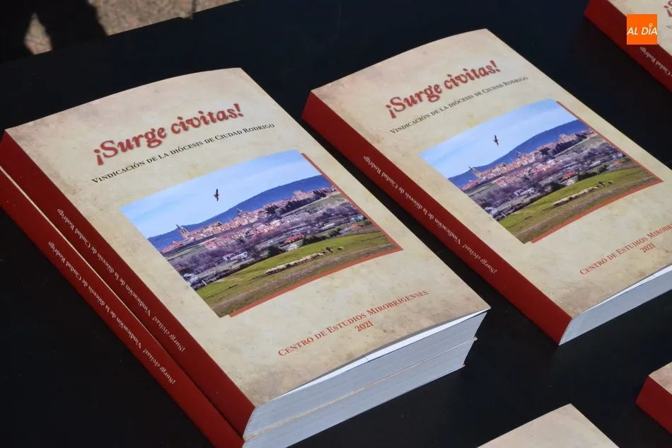 Foto 3 - Presentado el libro en defensa de la Di&oacute;cesis con duras cr&iacute;ticas al Administrador Apost&oacute;lico  