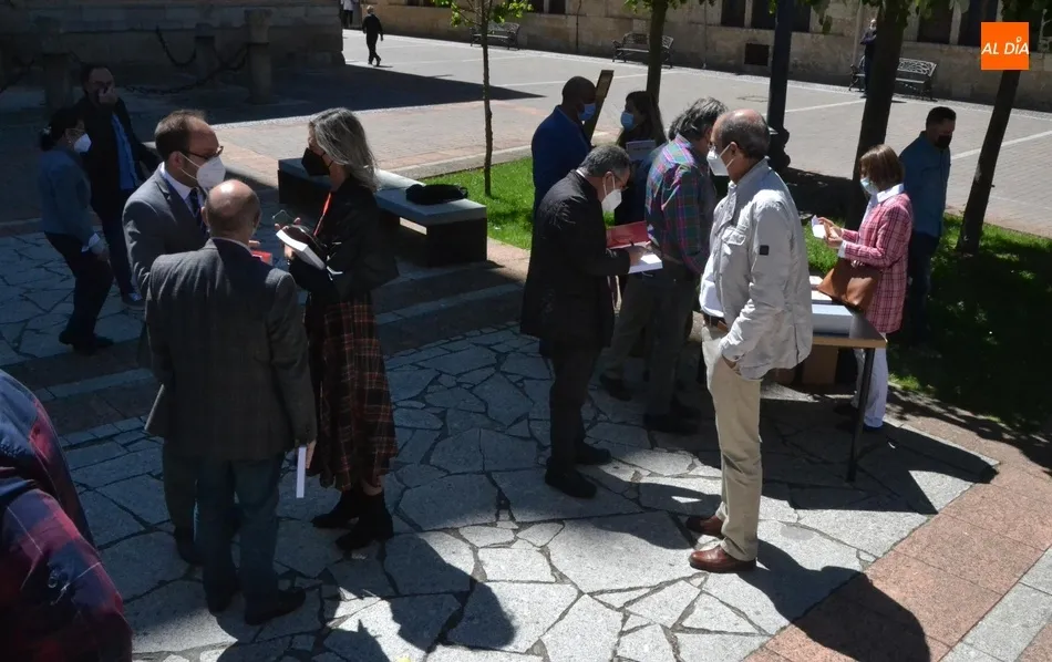 Foto 5 - Presentado el libro en defensa de la Di&oacute;cesis con duras cr&iacute;ticas al Administrador Apost&oacute;lico  