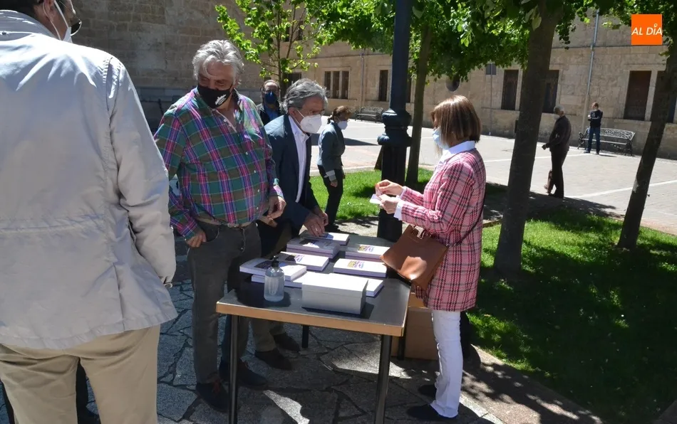 Foto 4 - Presentado el libro en defensa de la Di&oacute;cesis con duras cr&iacute;ticas al Administrador Apost&oacute;lico  