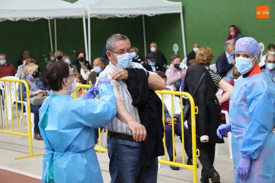 Vacunación en el pabellón de Vitigudino. Foto de archivo