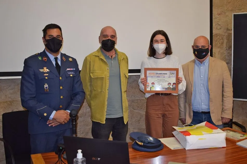 Foto 4 - Alicia Dur&aacute;n G&oacute;mez gana el concurso &lsquo;Carta a un militar espa&ntilde;ol&rsquo;