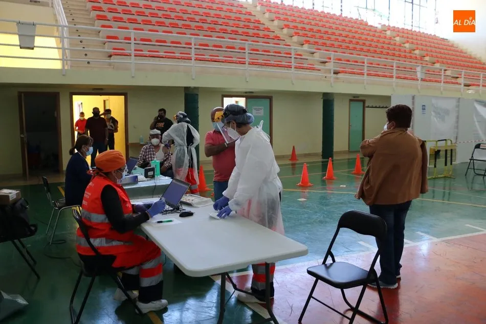 Foto 6 - En torno a 450 personas reciben en Aldead&aacute;vila y Barruecopardo la segunda dosis de la vacuna de...