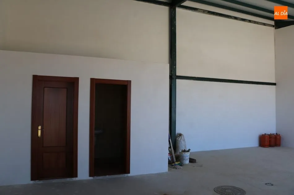 Foto 6 - El Ayuntamiento de Barruecopardo dispone ya de una nueva nave multiusos  
