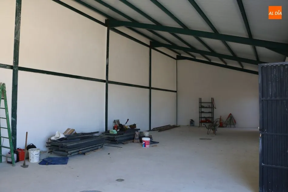 Foto 5 - El Ayuntamiento de Barruecopardo dispone ya de una nueva nave multiusos  