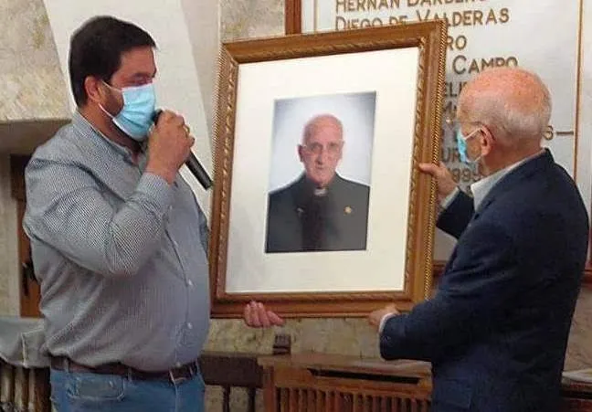 Foto 3 - Adri&aacute;n Dorado releva a Andr&eacute;s Bajo como alcalde-presidente del Hospital de la Pasi&oacute;n  
