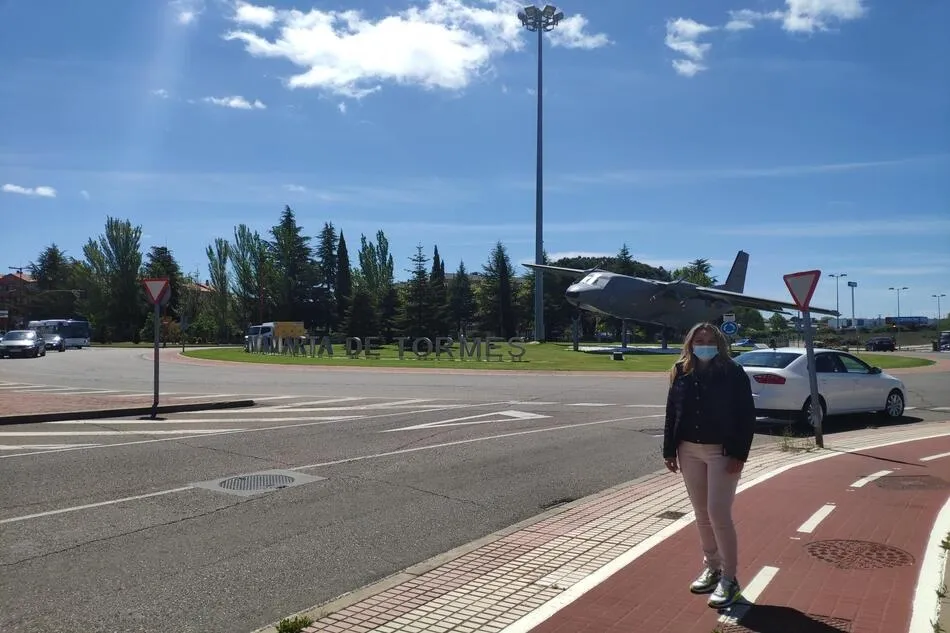 La concejala Marta Labrador en una de las zonas en la que se mejorará la iluminación