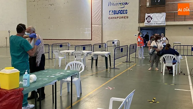 Medio centenar de personas completaban su vacunación frente al Covid este jueves