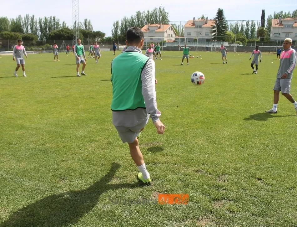 Foto 10 - El Salamanca UDS &lsquo;despide&rsquo; los entrenamientos con un gran ambiente antes de certificar la...