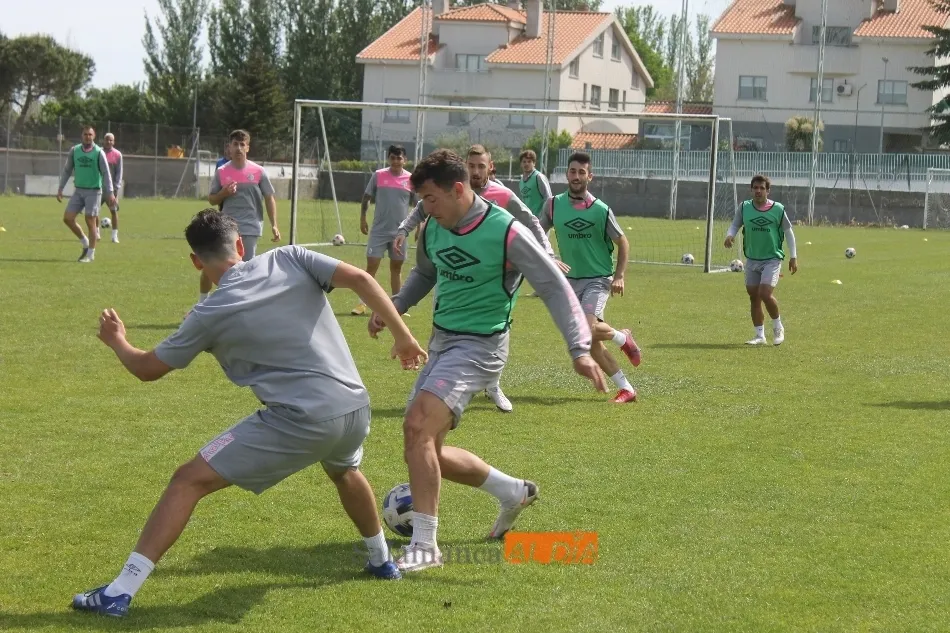 Foto 6 - El Salamanca UDS &lsquo;despide&rsquo; los entrenamientos con un gran ambiente antes de certificar la...