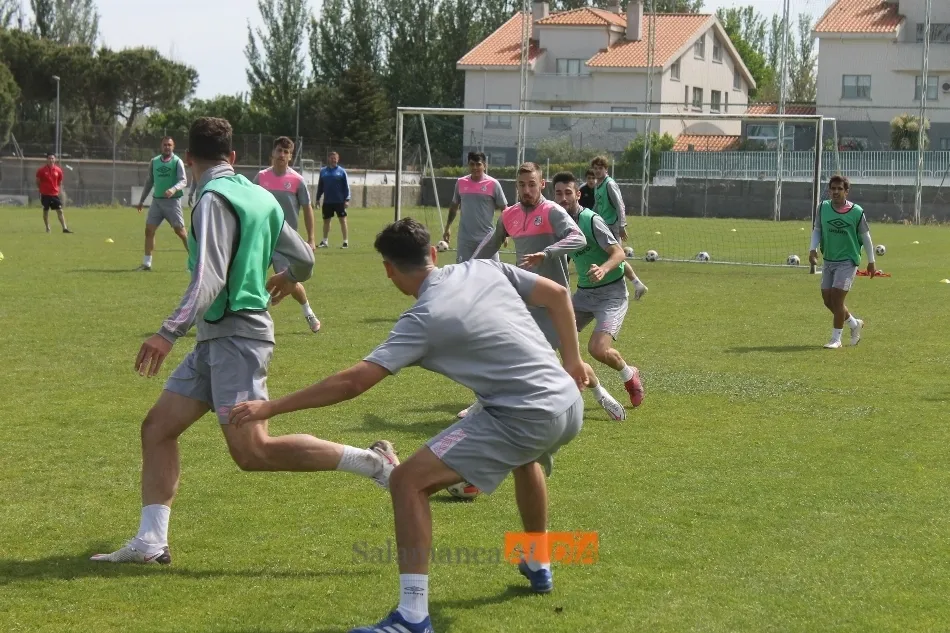 Foto 5 - El Salamanca UDS &lsquo;despide&rsquo; los entrenamientos con un gran ambiente antes de certificar la...