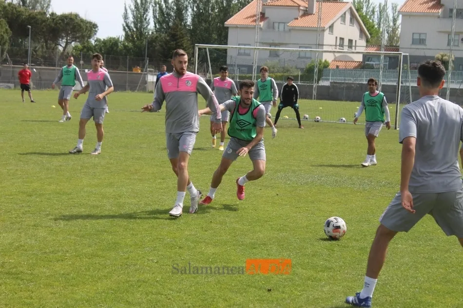 Foto 4 - El Salamanca UDS &lsquo;despide&rsquo; los entrenamientos con un gran ambiente antes de certificar la...