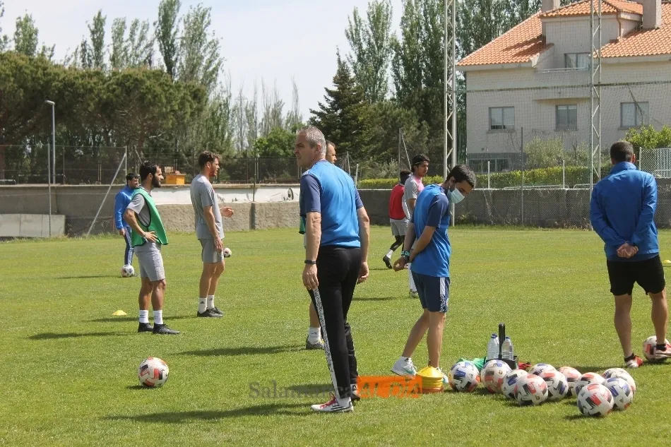 Foto 3 - El Salamanca UDS &lsquo;despide&rsquo; los entrenamientos con un gran ambiente antes de certificar la...