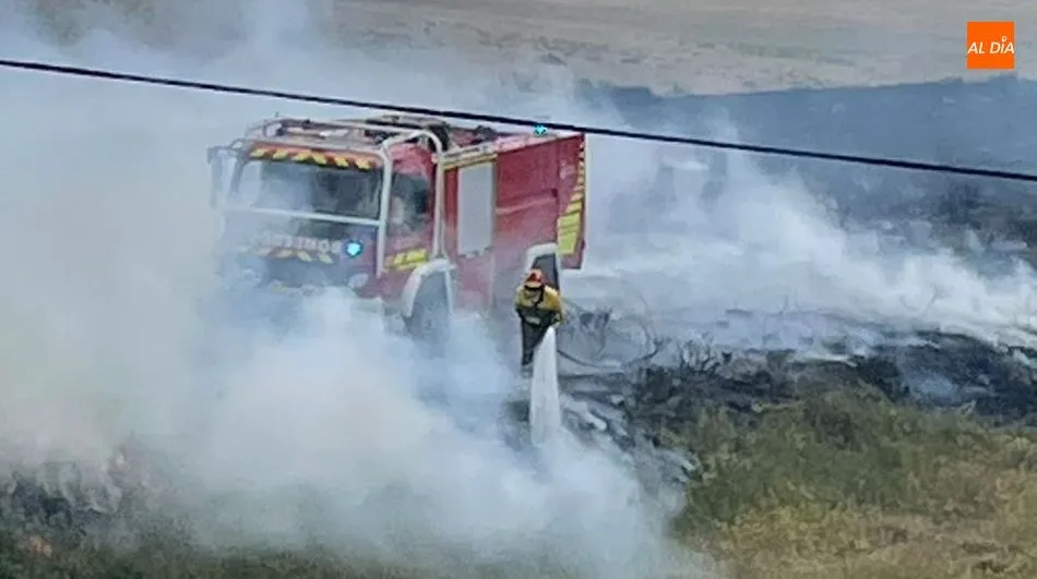 Foto 6 - Dos dotaciones de Bomberos sofocan un incendio en Alba de Tormes