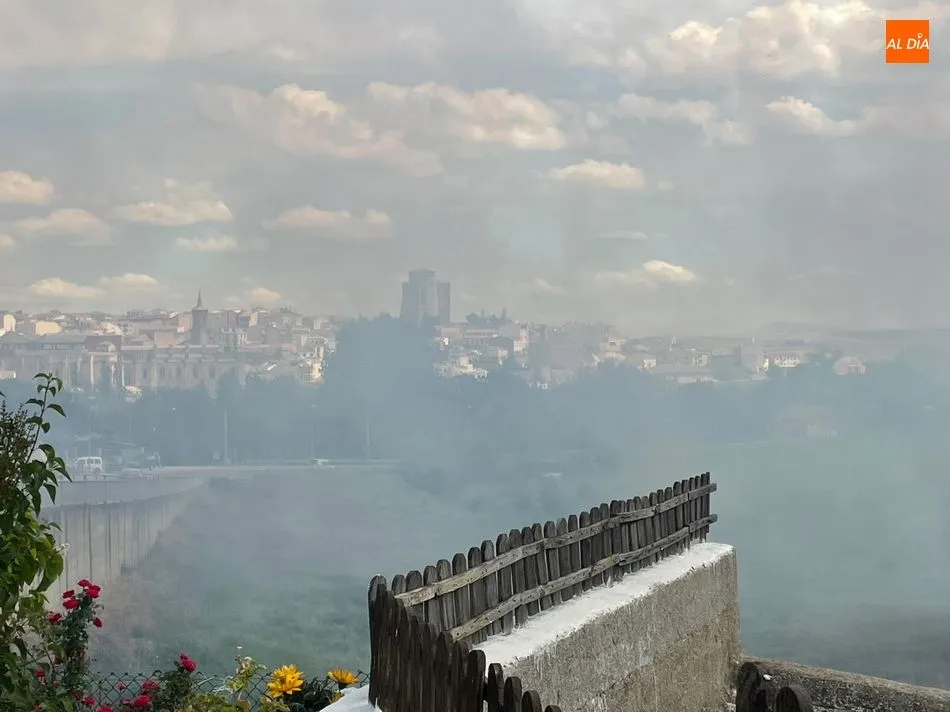 Foto 4 - Dos dotaciones de Bomberos sofocan un incendio en Alba de Tormes
