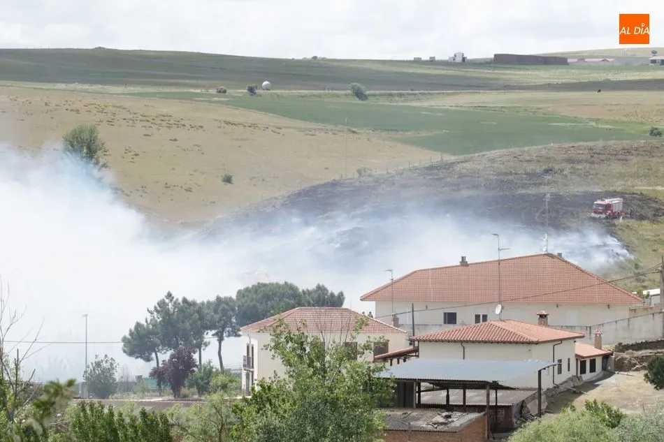 Foto 7 - Dos dotaciones de Bomberos sofocan un incendio en Alba de Tormes