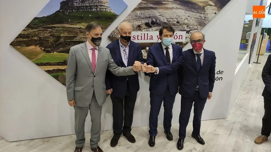 Foto 2 - De Pedro S&aacute;nchez a Isabel Ayuso pasando por Vicente del Bosque, numerosas caras conocidas en Fitur