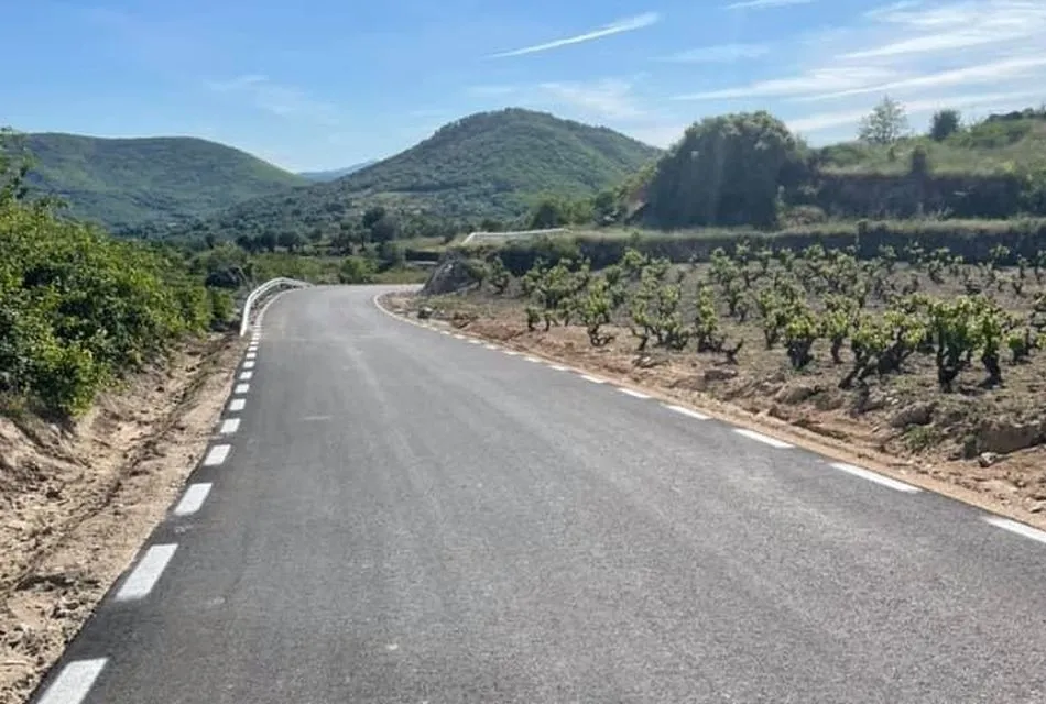 Foto 2 - La carretera entre Los Santos y San Esteban de la Sierra reabre al tr&aacute;fico