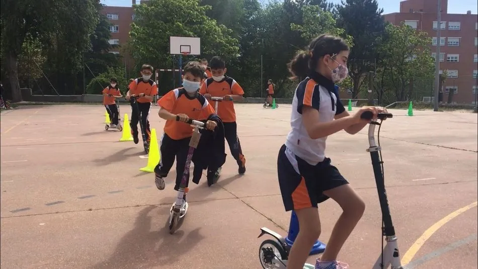 Foto 2 - El Colegio Antonio Machado celebra una intensa semana de las fiestas del centro