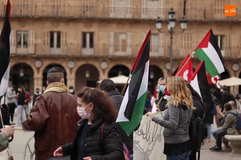 Foto 7 - Casi un centenar de personas se manifiestan a favor del pueblo palestino en Salamanca
