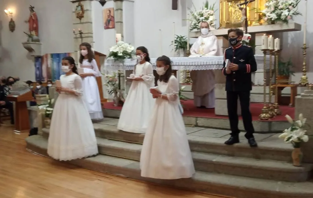 Cinco niños más toman la Primera Comunión en la Parroquia de San Cristóbal  