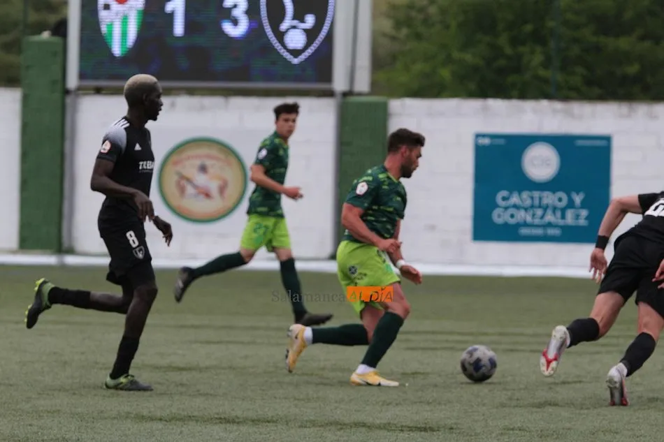Foto 11 - El CD Guijuelo se despide de la temporada con derrota ante el Lealtad (1-3)