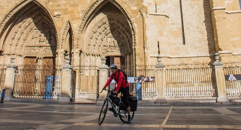 Foto 2 - Ma&ntilde;ana se estrena&nbsp;'Ruta V&iacute;a de la Plata: diario de un ciclista' con el conocido deportista Peio...