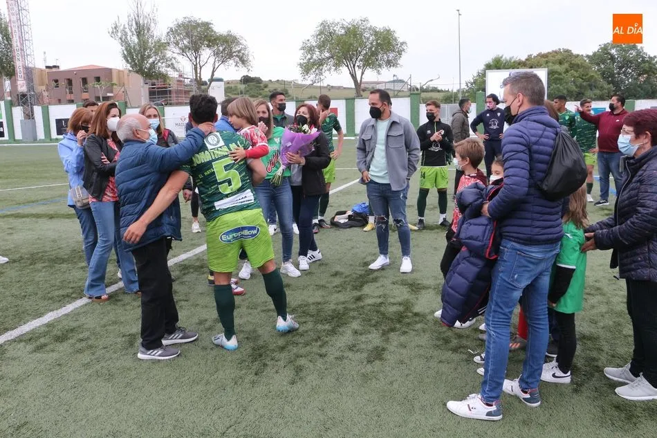 Foto 8 - Emotiva despedida de Jonathan Mart&iacute;n, eterno capit&aacute;n del CD Guijuelo